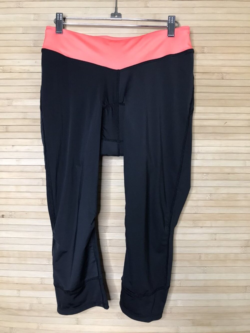 Canari Women's Gel Padded Cycling Capri shorts leggings Size Medium M excellent - Picture 3 of 3